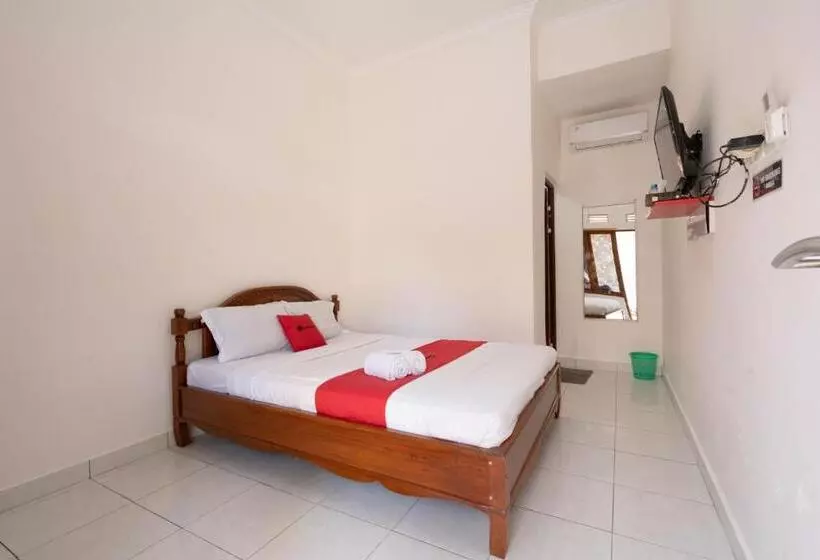 ホテル Reddoorz Near Buleleng Harbour 2