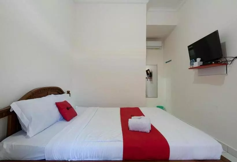 ホテル Reddoorz Near Buleleng Harbour 2