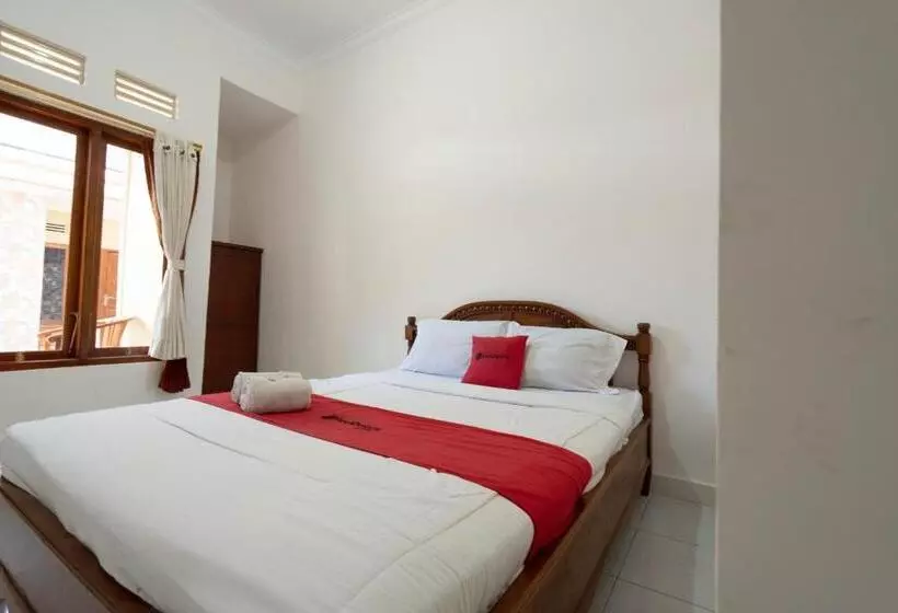 ホテル Reddoorz Near Buleleng Harbour 2