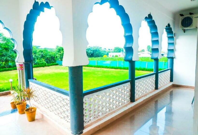 Siddarth Resort   Mountain View With Pool