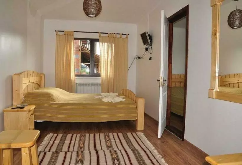 ユースホステル Pogar Inn