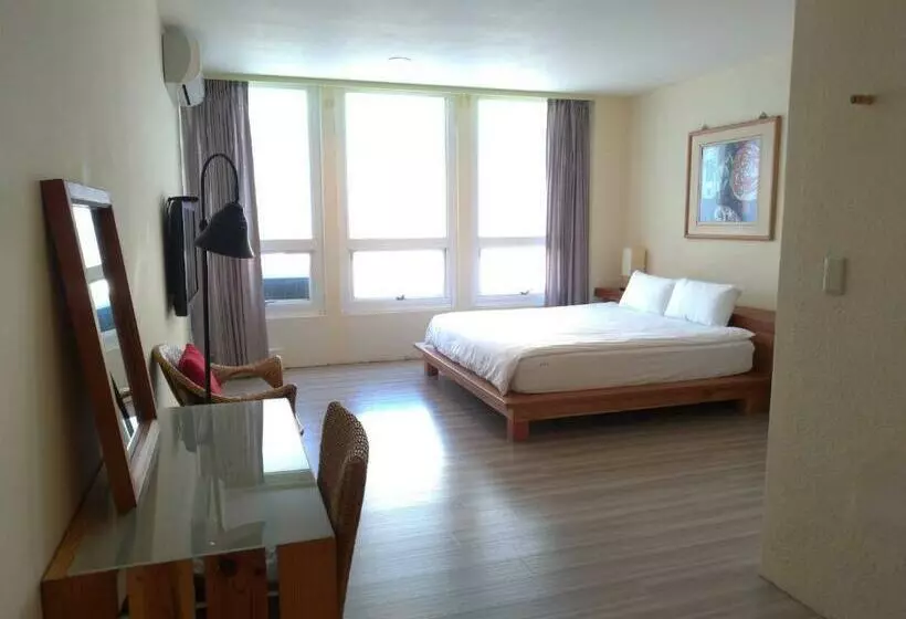 تختخواب و صبحانه Railway Villa