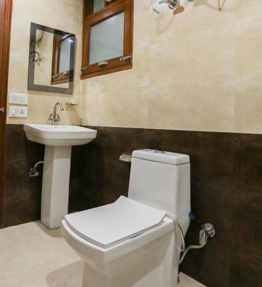 Capital O Hotel Sapphire Near Iskcon Temple Noida