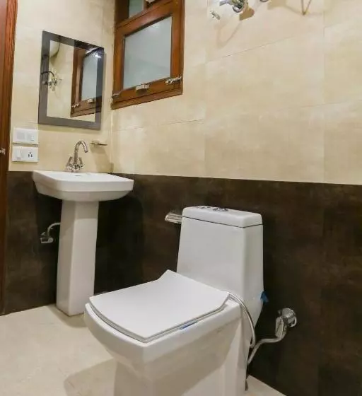 Capital O Hotel Sapphire Near Iskcon Temple Noida