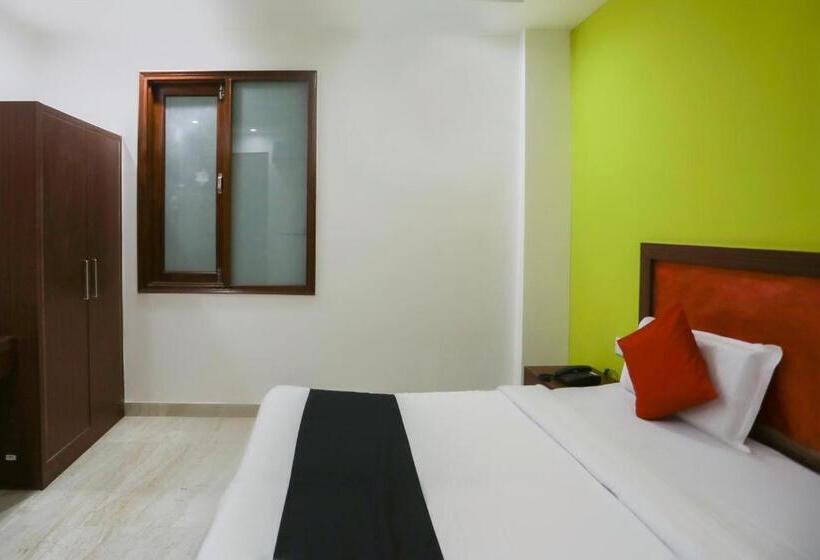 Capital O Hotel Sapphire Near Iskcon Temple Noida