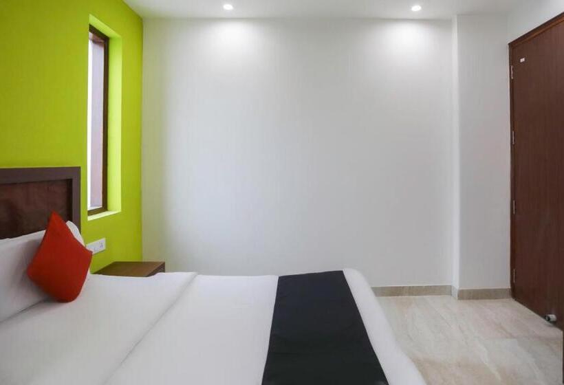 Capital O Hotel Sapphire Near Iskcon Temple Noida