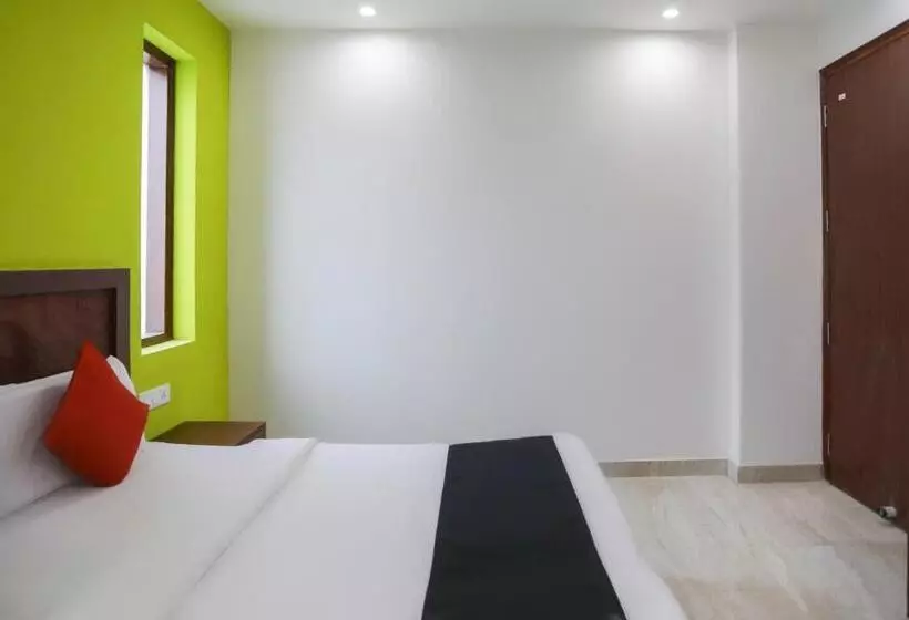 Capital O Hotel Sapphire Near Iskcon Temple Noida