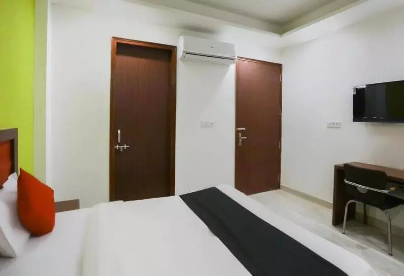 Capital O Hotel Sapphire Near Iskcon Temple Noida