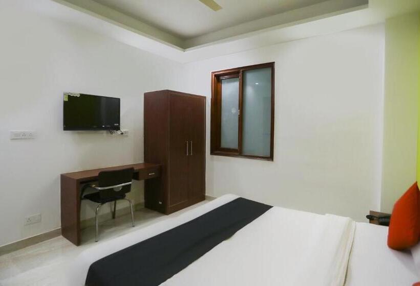 Capital O Hotel Sapphire Near Iskcon Temple Noida