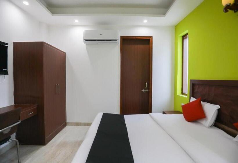 Capital O Hotel Sapphire Near Iskcon Temple Noida