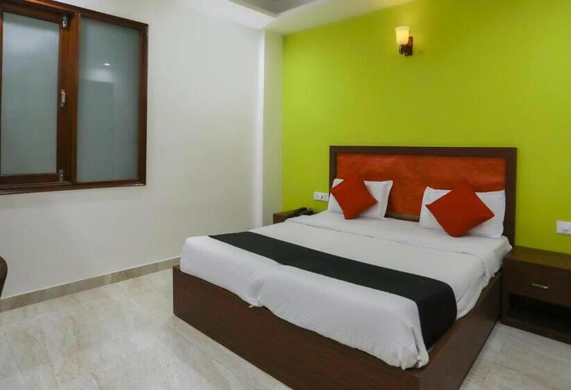 Capital O Hotel Sapphire Near Iskcon Temple Noida