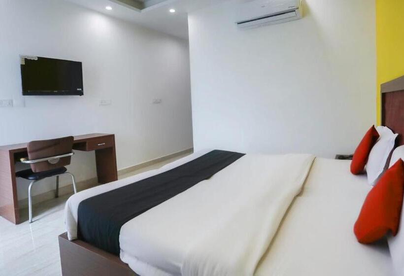 Capital O Hotel Sapphire Near Iskcon Temple Noida