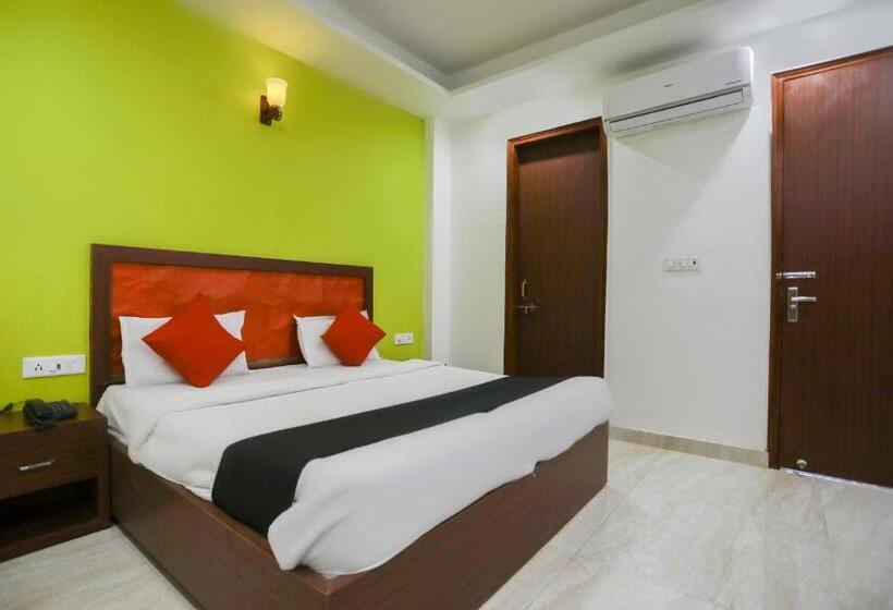 Capital O Hotel Sapphire Near Iskcon Temple Noida
