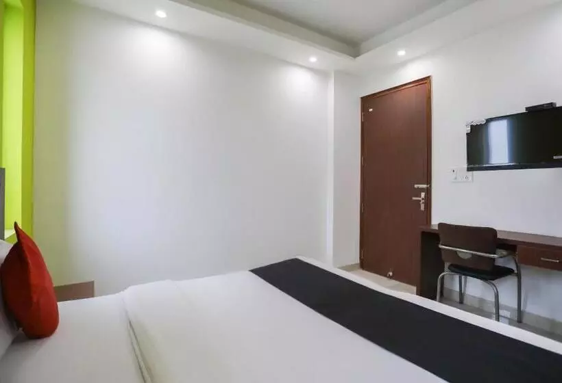 Capital O Hotel Sapphire Near Iskcon Temple Noida