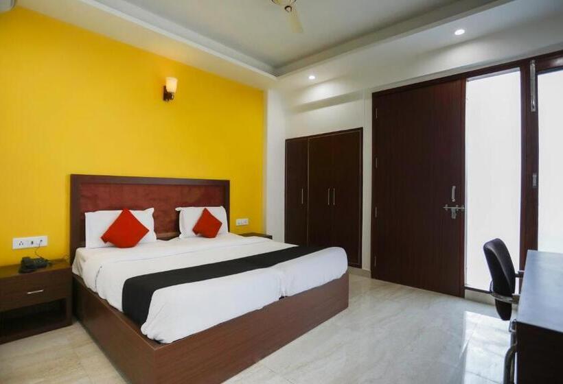 Capital O Hotel Sapphire Near Iskcon Temple Noida
