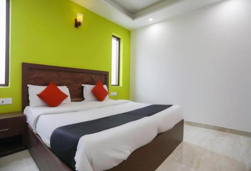 Capital O Hotel Sapphire Near Iskcon Temple Noida