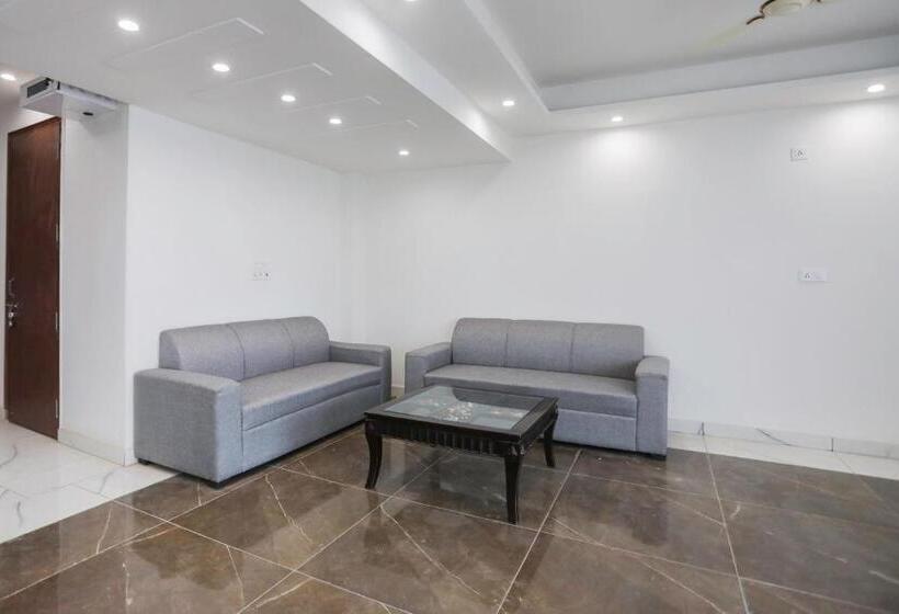 Capital O Hotel Sapphire Near Iskcon Temple Noida