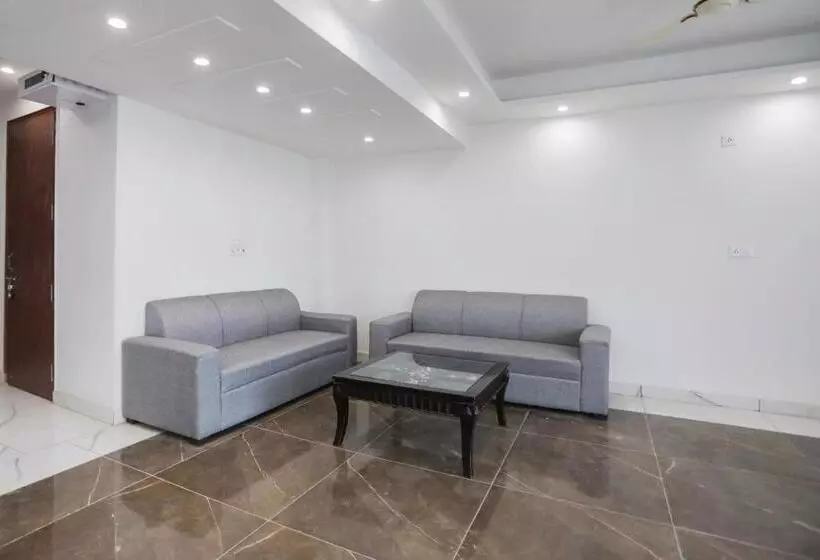 Capital O Hotel Sapphire Near Iskcon Temple Noida
