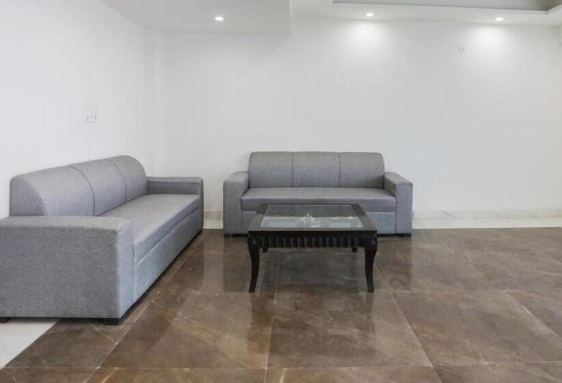 Capital O Hotel Sapphire Near Iskcon Temple Noida