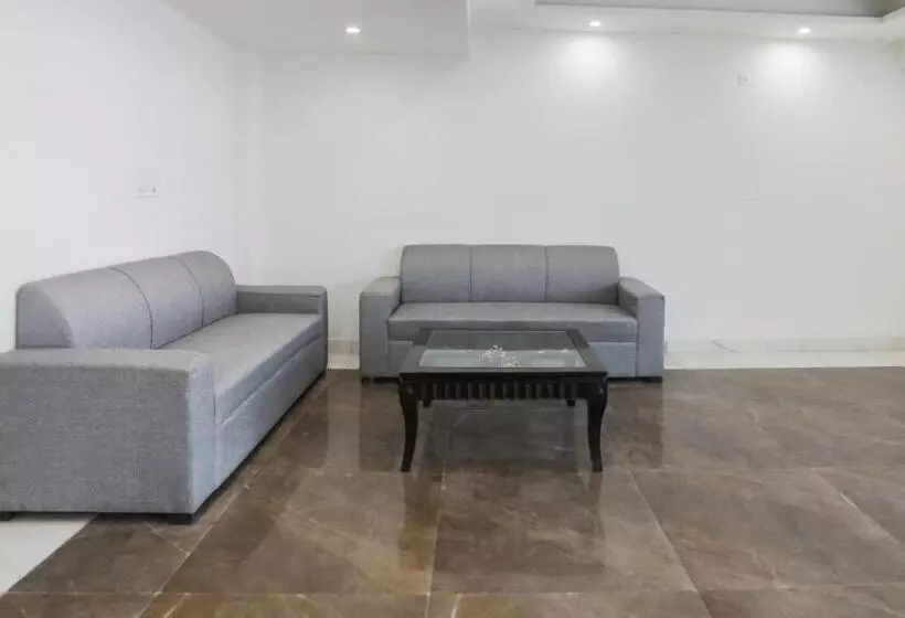 Capital O Hotel Sapphire Near Iskcon Temple Noida