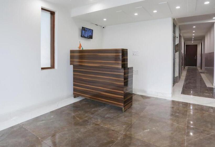 Capital O Hotel Sapphire Near Iskcon Temple Noida