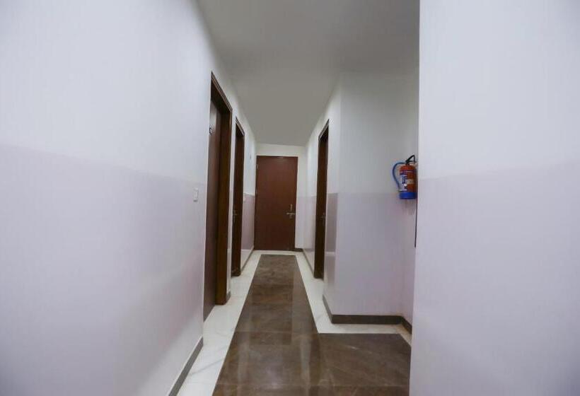Capital O Hotel Sapphire Near Iskcon Temple Noida