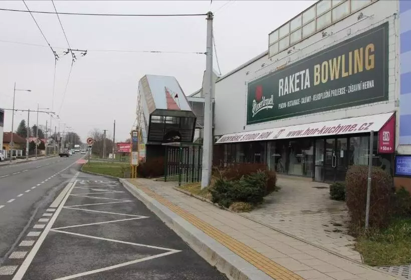 Majatalo Penzion Raketa Bowling