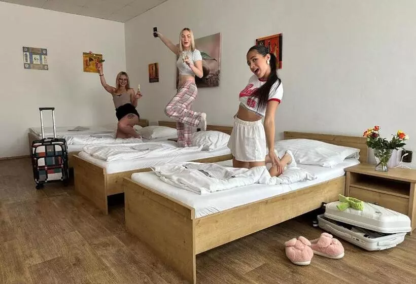 Majatalo Penzion Raketa Bowling