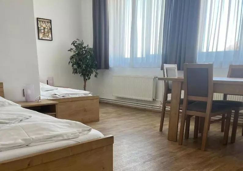 Majatalo Penzion Raketa Bowling