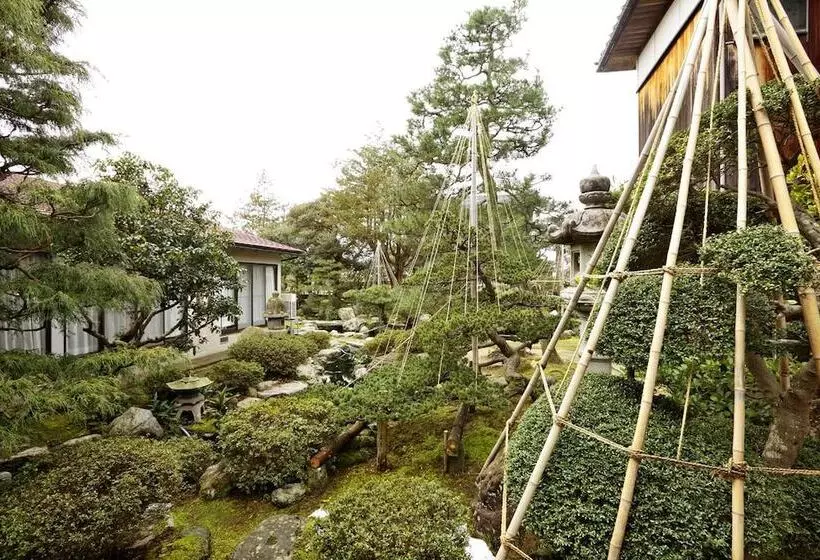 Hotelli Katsuzakikan