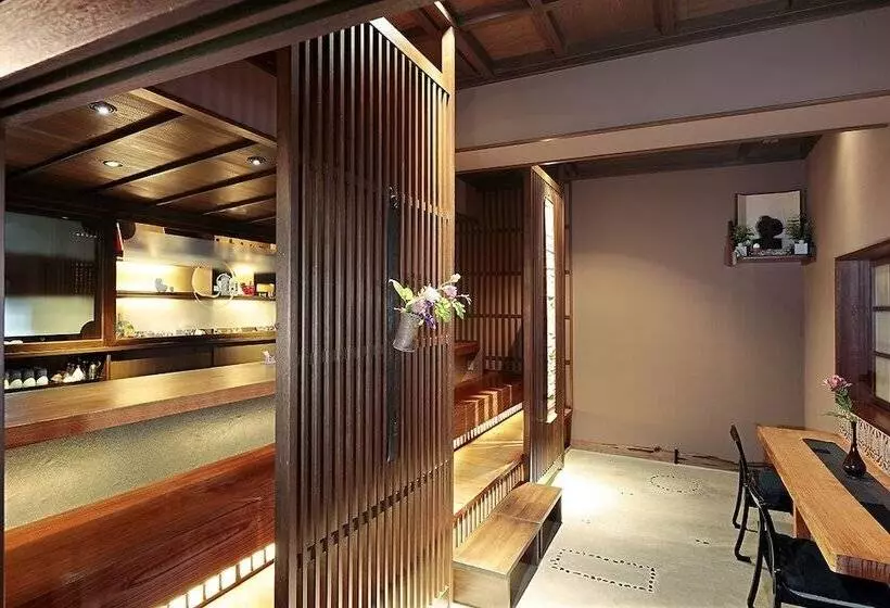 Hotelli Katsuzakikan