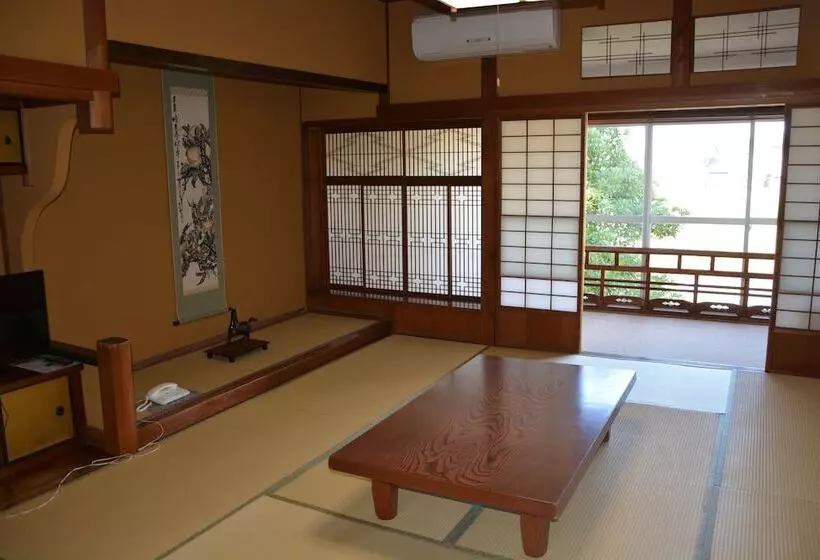 Hotelli Katsuzakikan