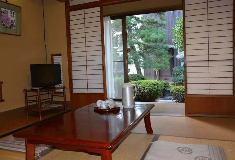 Hotelli Katsuzakikan