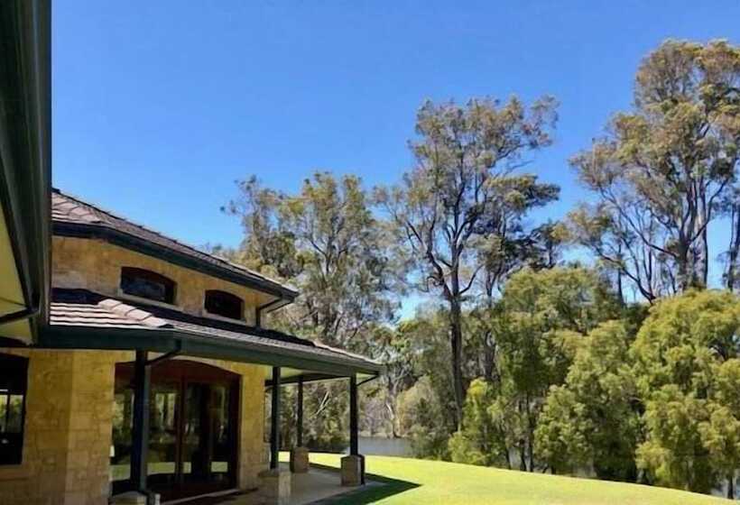 Отель Harmony Forest Accommodation And Vineyard