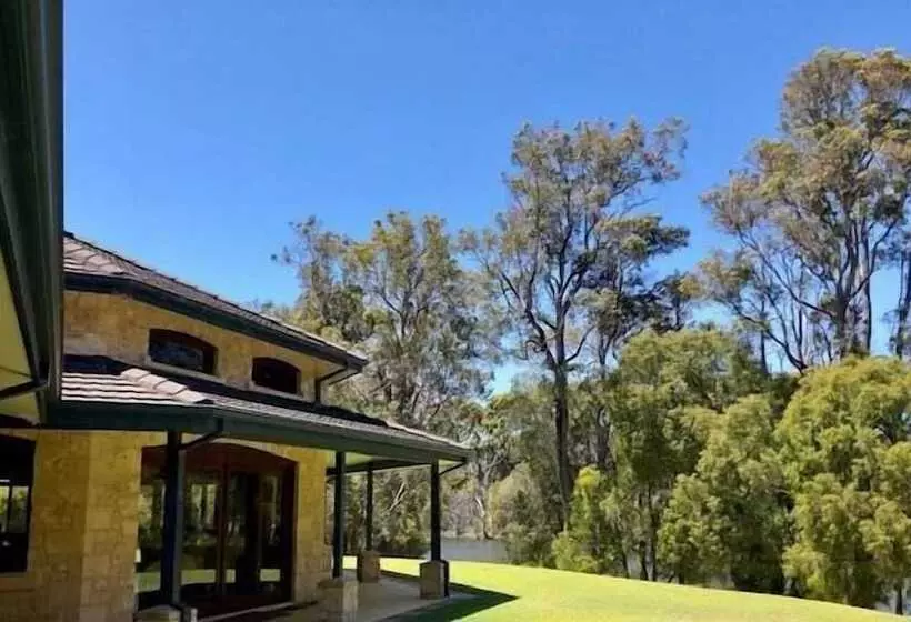 Hotelli Harmony Forest Accommodation And Vineyard