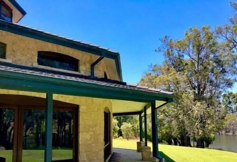 Hotelli Harmony Forest Accommodation And Vineyard