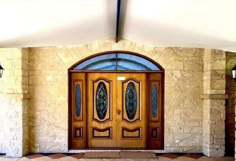 Отель Harmony Forest Accommodation And Vineyard