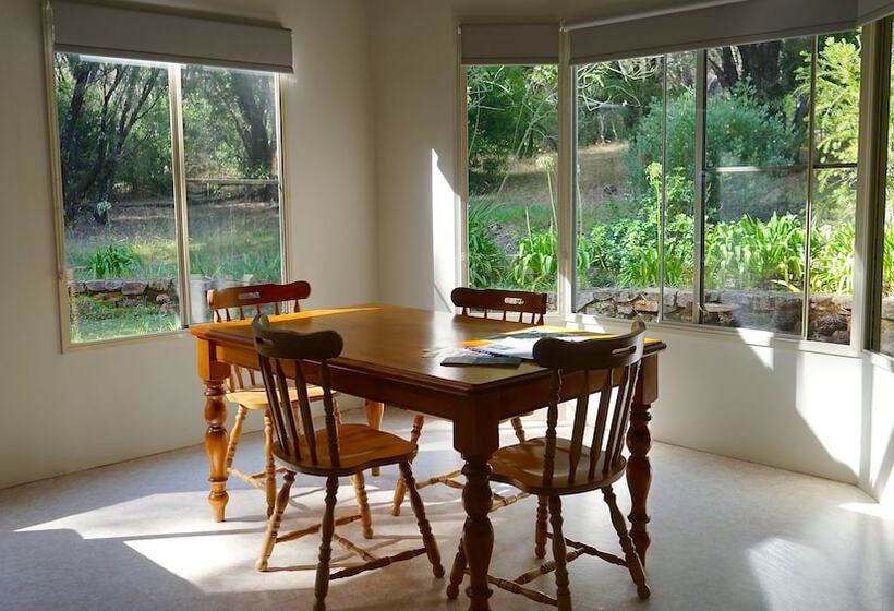 Отель Harmony Forest Accommodation And Vineyard