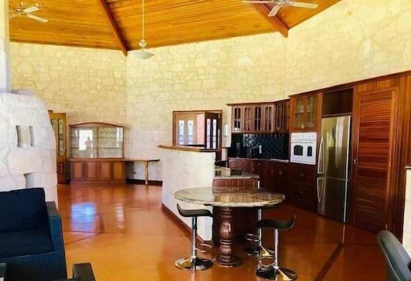 Отель Harmony Forest Accommodation And Vineyard