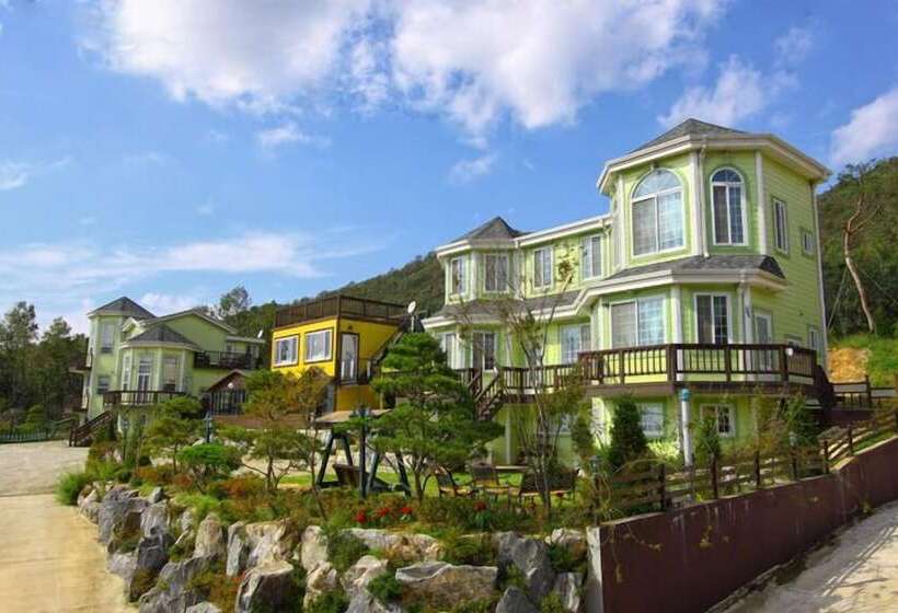 Afternoon Of The Forest Pension