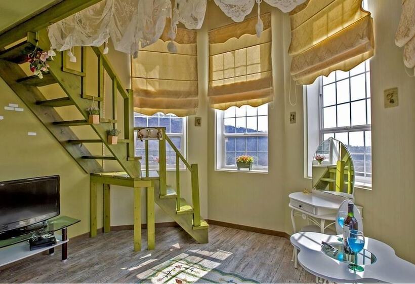 Afternoon Of The Forest Pension