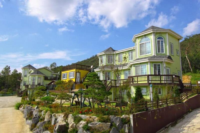 Afternoon Of The Forest Pension