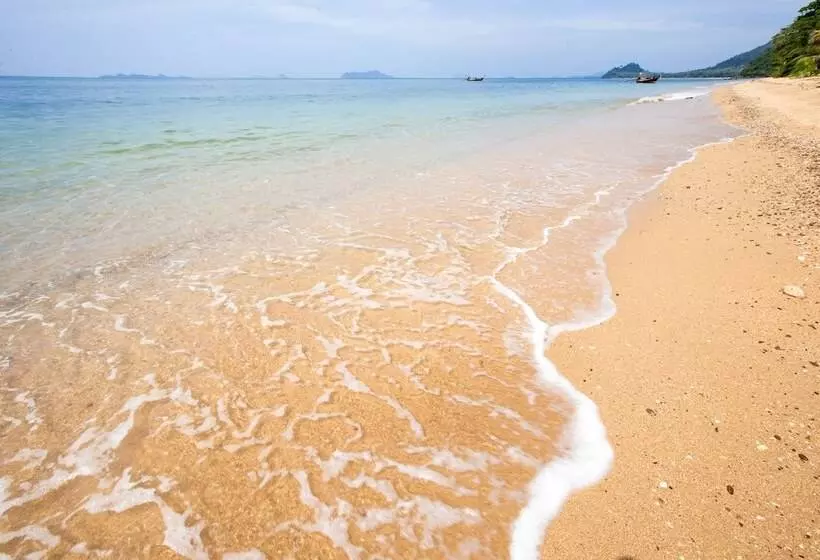 Hotelli Andalay Beach Resort Koh Libong