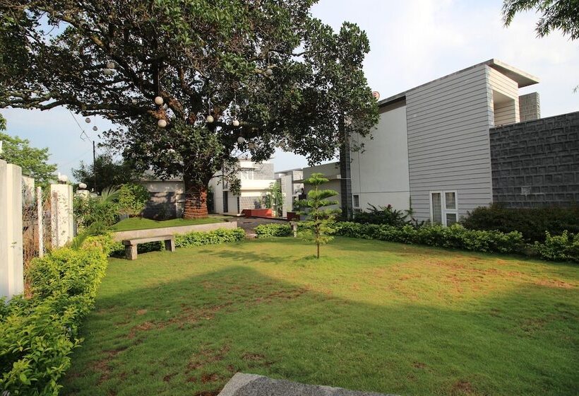 Hotel La Flora Cloud 9 Yelagiri