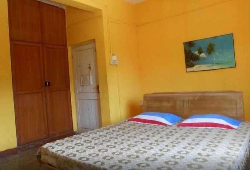 ホテル Colva Tavern