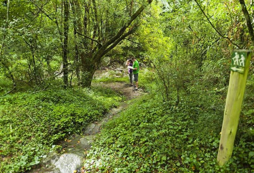 Отель Rockwood Lodges