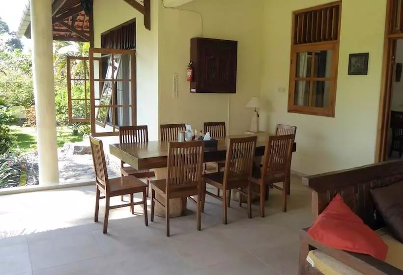 Hotelli Villa Rumah Kita