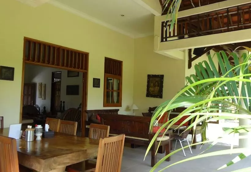 Hotelli Villa Rumah Kita