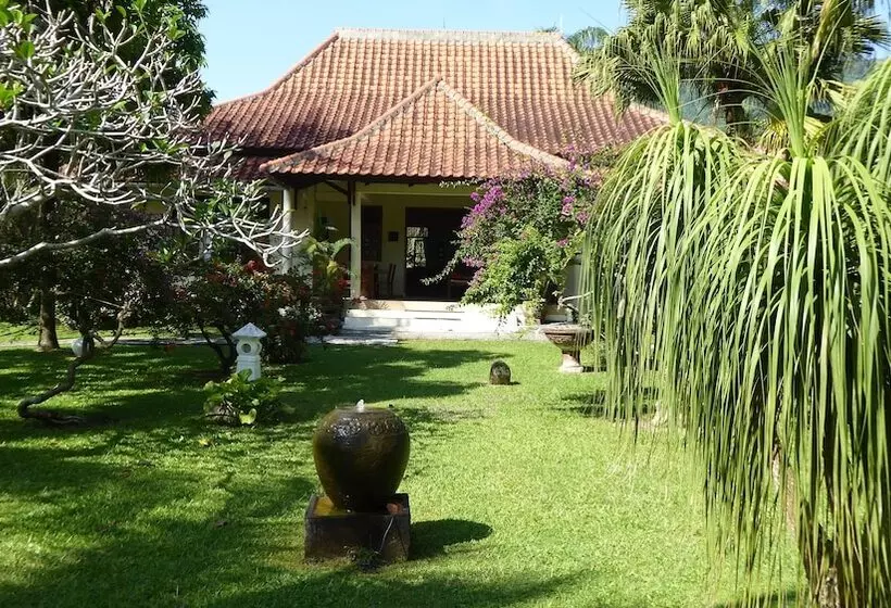 Hotelli Villa Rumah Kita