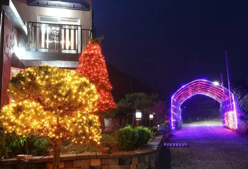 Pension Cafe Yoon & Park